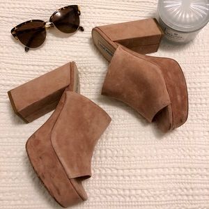 Steve Madden Suede Pink Clogs